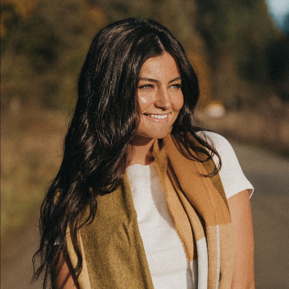 Meet your Posher, Cloey